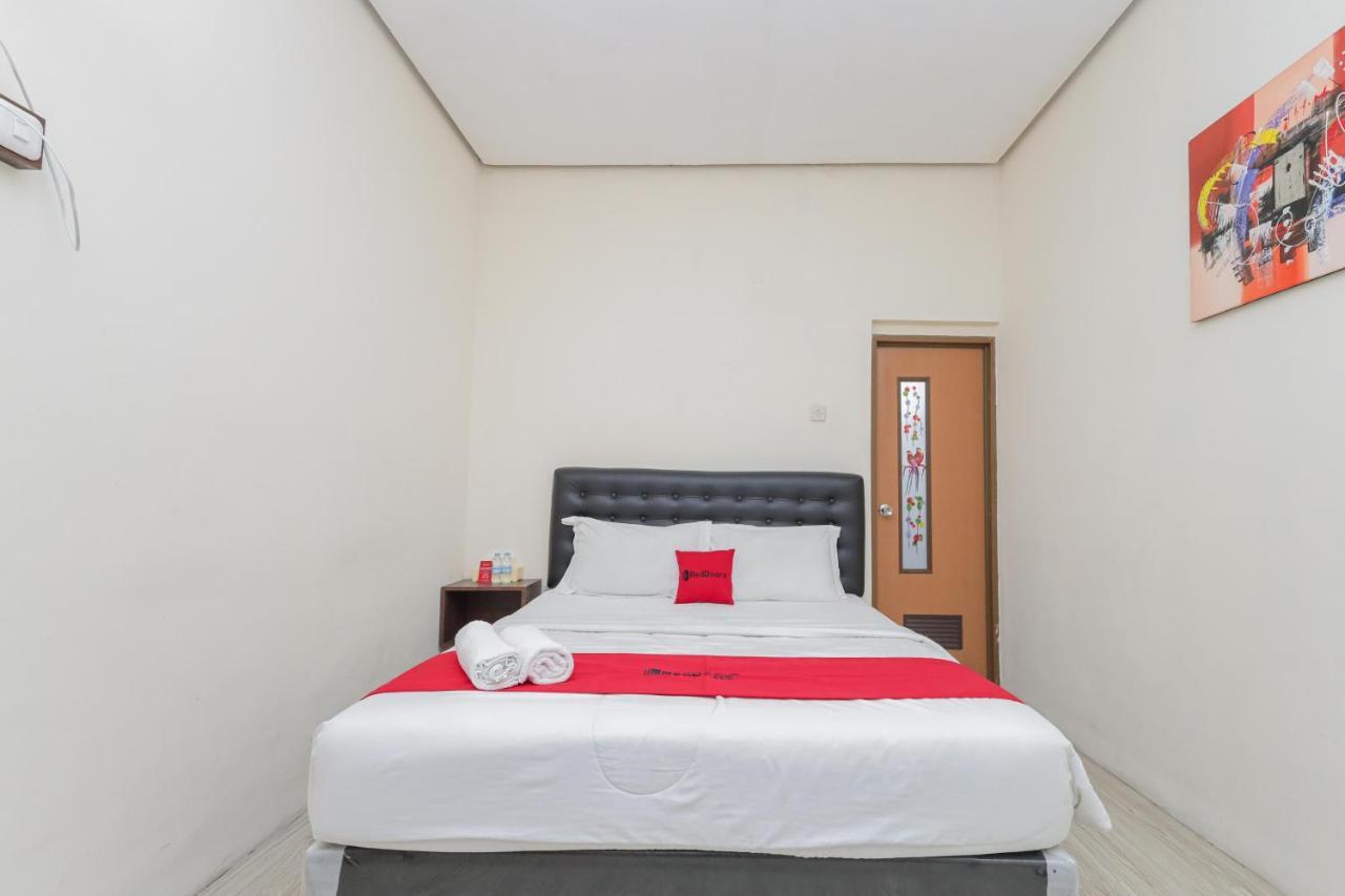 Reddoorz At Wr Supratman Batu Hotel Batu  Exterior photo