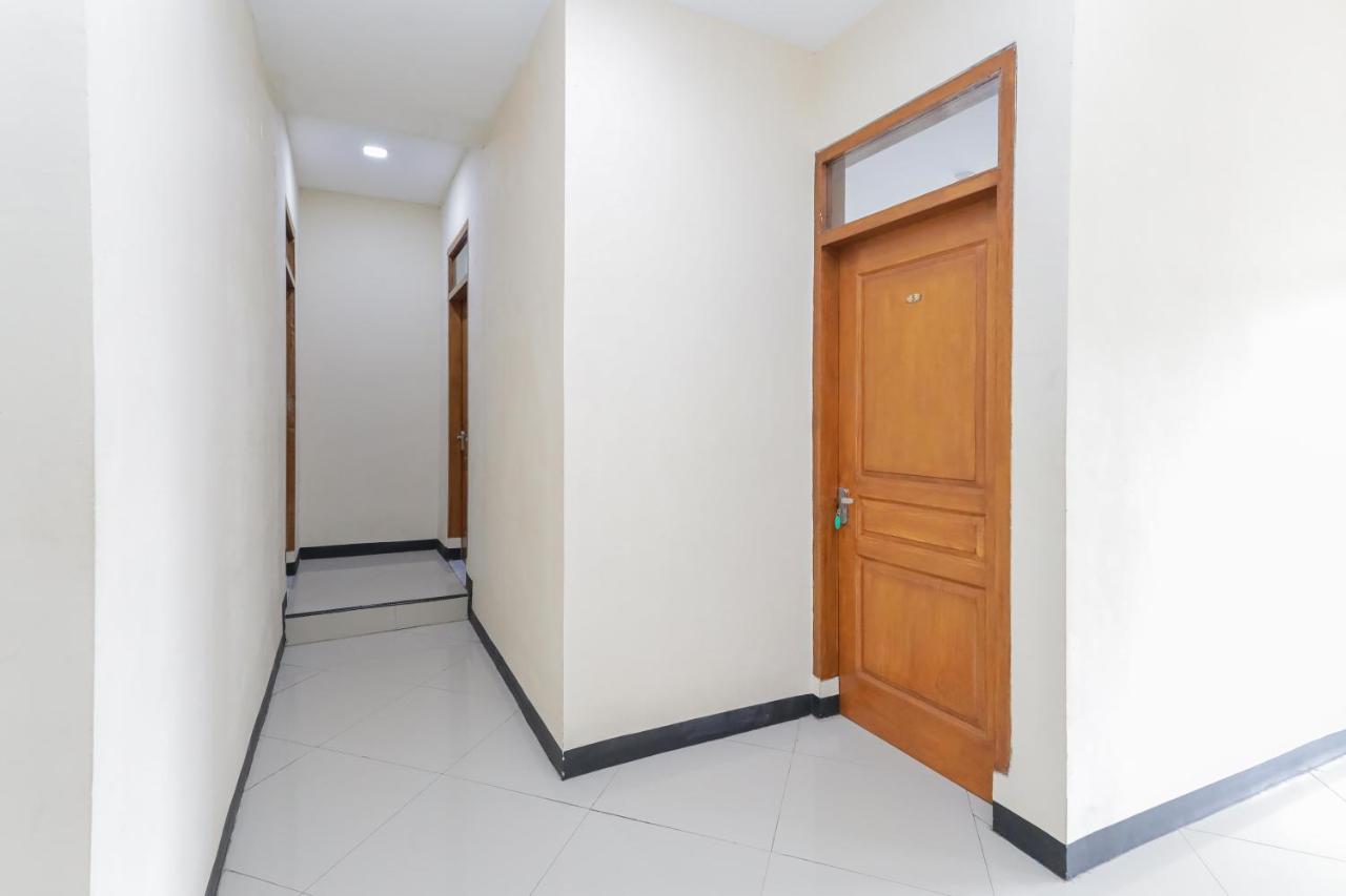 Reddoorz At Wr Supratman Batu Hotel Batu  Exterior photo